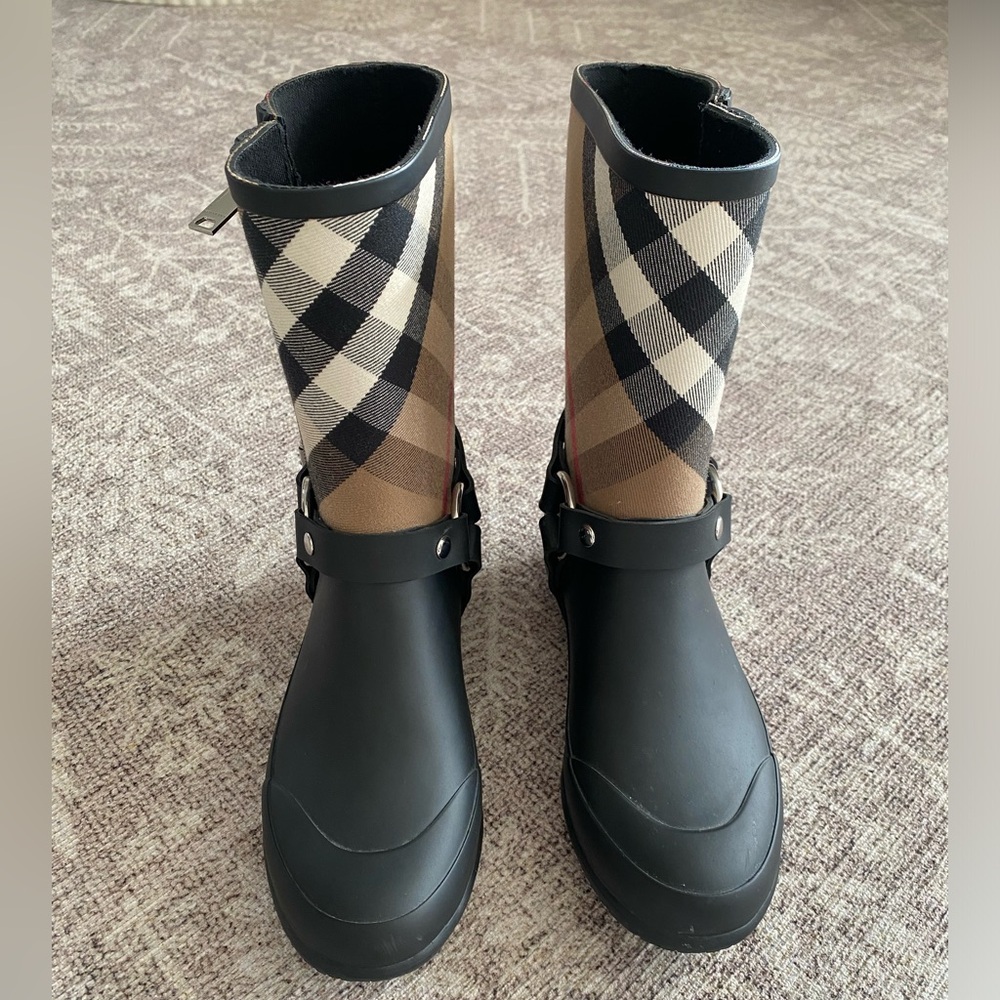Burberry Zane Vintage Rainboots - Picture 3 of 8